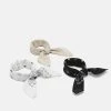 Pier One Unisexo BANDANA UNISEX 3 PACK - Pañuelo - Black/white/beige -Pier One Tienda 07b97c3020c049de90779ce451692b29