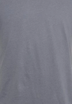 Pier One 3 PACK - Camiseta Básica - White/dark Grey, Hombre 11 Pier One 3 PACK - Camiseta Básica - White/dark Grey, Hombre -Pier One Tienda 080040af6f614162af5fc1a24cd98ef2