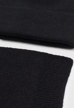 Pier One Unisexo SET UNISEX - Bufanda - Black -Pier One Tienda 173d664b7c1248ebb76b3b56c1da5d84