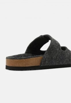 Pier One Unisexo UNISEX - Sandalias Planas - Dark Grey -Pier One Tienda 1ecef4c56f4c46a5b15539cf7a7aa952