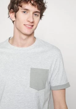 Pier One Hombre Camiseta Básica - Mottled Light Grey -Pier One Tienda 3c98f1e337654a0496a9b9a17f351a84