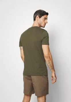 Pier One Hombre Camiseta Estampada - Oliv -Pier One Tienda 4fa4d0e545b048e7877271b42aa0b831