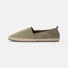 Pier One Unisexo RENA ESPADRILLE UNISEX - Alpargatas - Olive 2 Pier One Unisexo RENA ESPADRILLE UNISEX - Alpargatas - Olive -Pier One Tienda 72c058eac6254d3ca7dfcd64895f6fd7