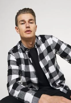 Pier One Hombre Camiseta Estampada - Black -Pier One Tienda a4d670458d814286a0f9a4d484a2d97c