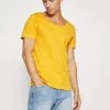Pier One Hombre Camiseta Básica - Light Yellow 1 Pier One Hombre Camiseta Básica - Light Yellow -Pier One Tienda a9dac411fef649fea6c2f5b0c86dba1f