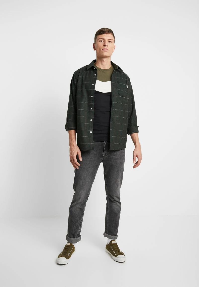 Pier One Hombre Camiseta Básica - Green/black 4 Pier One Hombre Camiseta Básica - Green/black - Imagen 2