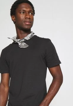 Pier One Hombre 3 PACK - Camiseta Básica - Black/mottled Dark Grey/bordeaux -Pier One Tienda ae9b9691c10949c5b4edc17929f8c13a