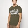 Pier One Hombre Camiseta Estampada - Oliv -Pier One Tienda afdc0602b7da493fb522fa08ebd7c803
