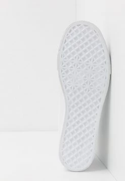Pier One Unisexo UNISEX - Zapatillas Altas - White 12 Pier One Unisexo UNISEX - Zapatillas Altas - White -Pier One Tienda c3351a79f8ca4ce18346fc39e69d6d1f
