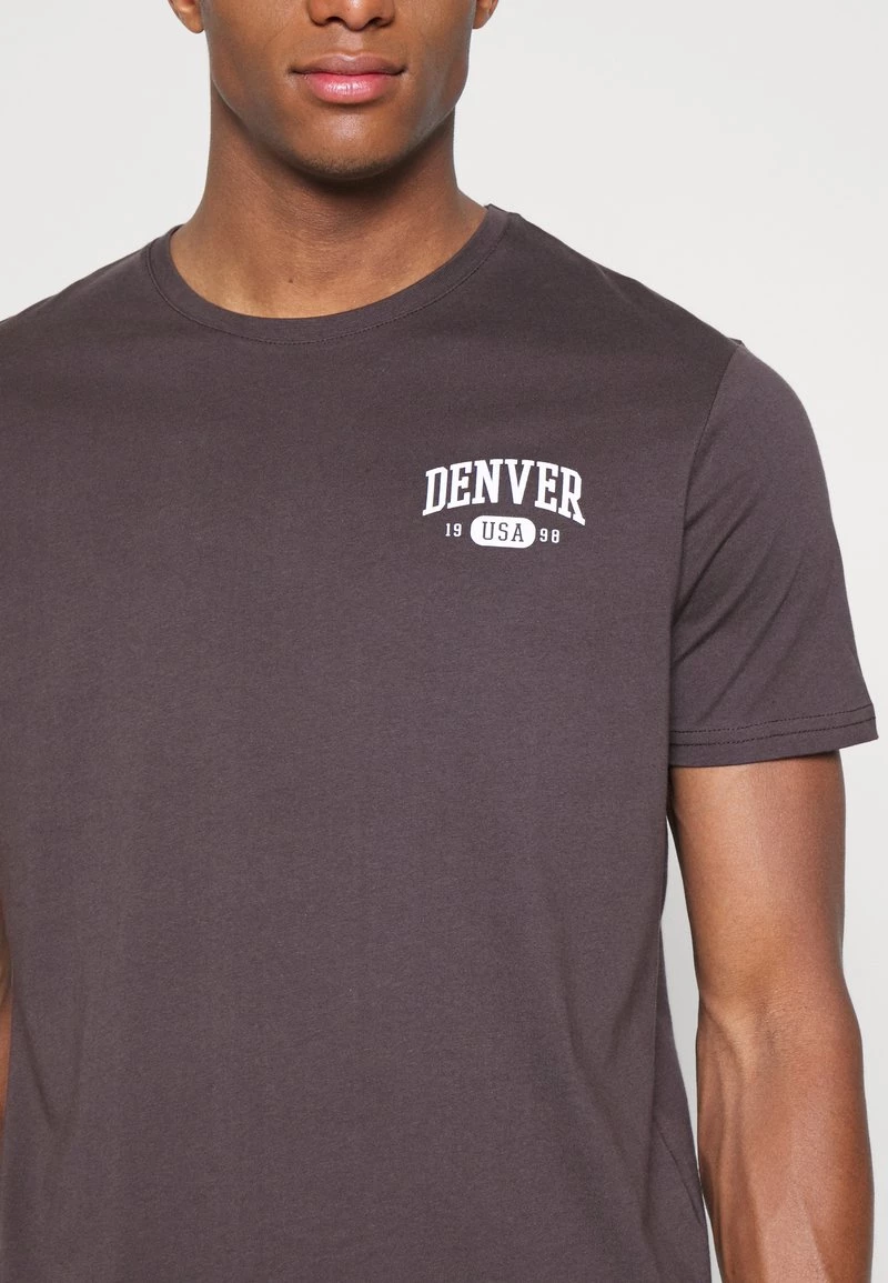 Pier One Hombre GRAPHIC T-SHIRT - Camiseta Estampada - Brown 9 Pier One Hombre GRAPHIC T-SHIRT - Camiseta Estampada - Brown - Imagen 7