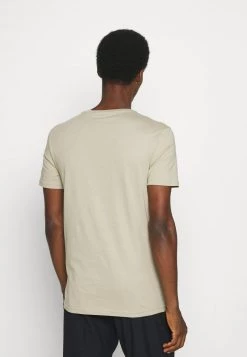 Pier One Hombre 5 PACK - Camiseta Básica - White/dark Grey/black -Pier One Tienda d4309172134f476283eb4fd8b00555ed