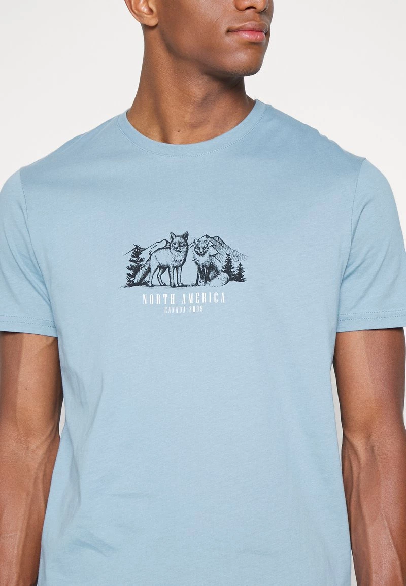 Pier One GRAPHIC T-SHIRT - Camiseta Estampada - Dark Blue, Hombre 11 Pier One GRAPHIC T-SHIRT - Camiseta Estampada - Dark Blue, Hombre - Imagen 9