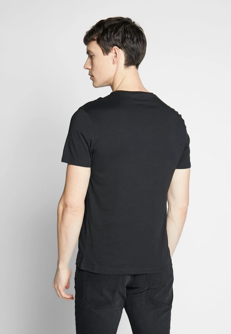 Pier One 3 PACK - Camiseta Básica - Black/white/blue, Hombre 6 Pier One 3 PACK - Camiseta Básica - Black/white/blue, Hombre - Imagen 4