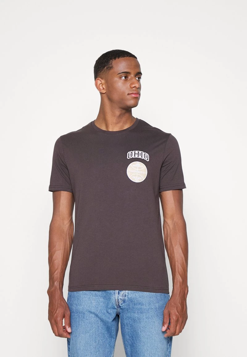Pier One GRAPHIC T-SHIRT - Camiseta Básica - Brown, Hombre 8 Pier One GRAPHIC T-SHIRT - Camiseta Básica - Brown, Hombre - Imagen 6